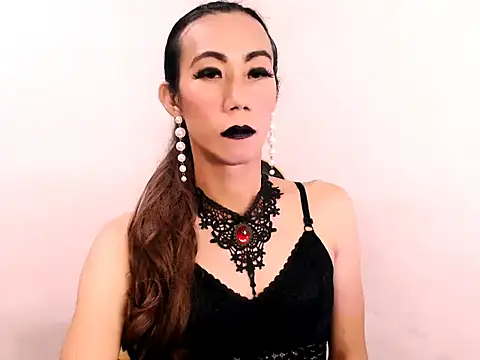 xx9inchesCOCKxx online show from October 3, 2025, 3:42 pm