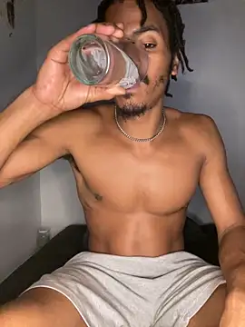 TRILLAHUNG online show from September 15, 2025, 1:38 am