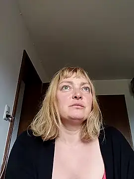 LiluLiluLilu online show from September 25, 2025, 7:56 am