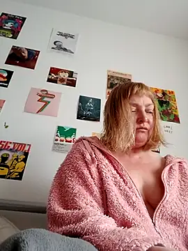 LiluLiluLilu online show from March 21, 2026, 4:21 pm