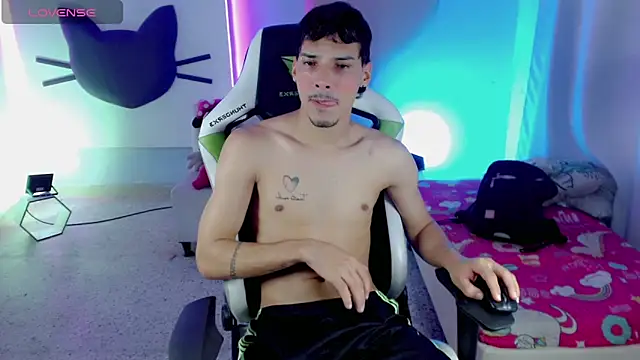 Snapshot of yankees_ chatting on October 10, 2025, 4:17 pm yankees online show from October 10, 2025, 4:17 pm