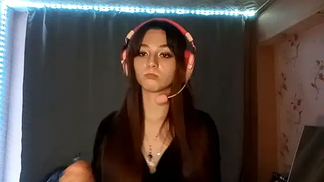 Sophiecuttie online show from October 10, 2025, 4:17 pm