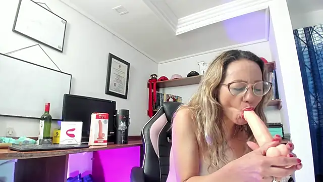 GretaVoss  online show from October 17, 2025, 9:28 pm