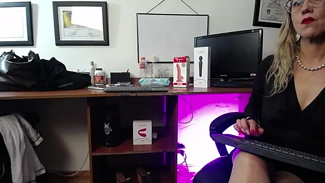 GretaVoss  online show from January 17, 2026, 8:01 pm