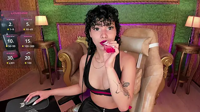 DaniCollinn  online show from October 16, 2025, 8:10 pm