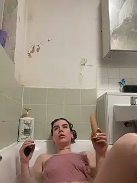 Snapshot of valentinalamont chatting on December 5, 2025, 4:36 pm valentinalamont online show from December 5, 2025, 4:36 pm