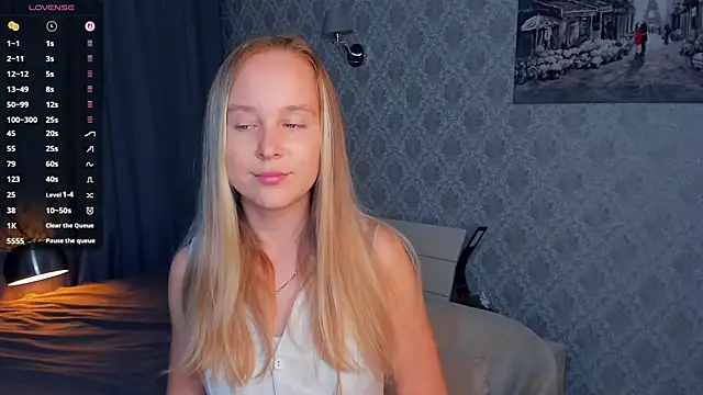 Snapshot of SoonMoor chatting on September 19, 2025, 5:35 pm SoonMoor online show from September 19, 2025, 5:35 pm