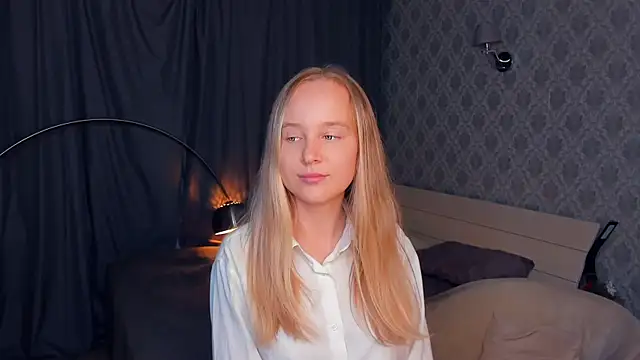 Snapshot of SoonMoor chatting on September 20, 2025, 5:47 pm SoonMoor online show from September 20, 2025, 5:47 pm