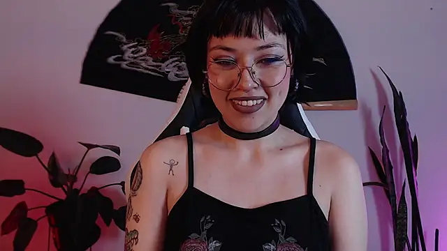 Ellyuwuw online show from February 13, 2026, 11:45 pm