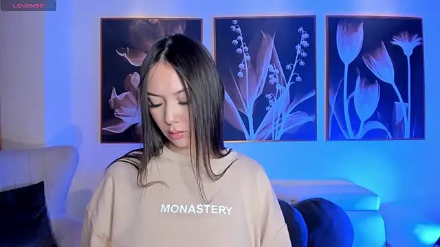 Snapshot of AnnaHoffman_ chatting on October 16, 2025, 1:12 pm AnnaHoffman  online show from October 16, 2025, 1:12 pm