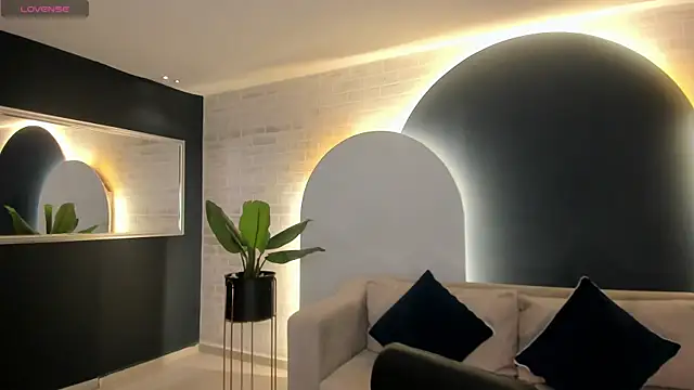 Snapshot of LucyWeiss_ chatting on October 12, 2025, 6:40 pm LucyWeiss online show from October 12, 2025, 6:40 pm