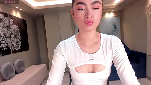 Snapshot of LucyWeiss_ chatting on October 13, 2025, 9:15 pm LucyWeiss online show from October 13, 2025, 9:15 pm