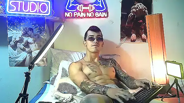 Strongcockfitness online show from October 4, 2025, 11:36 pm