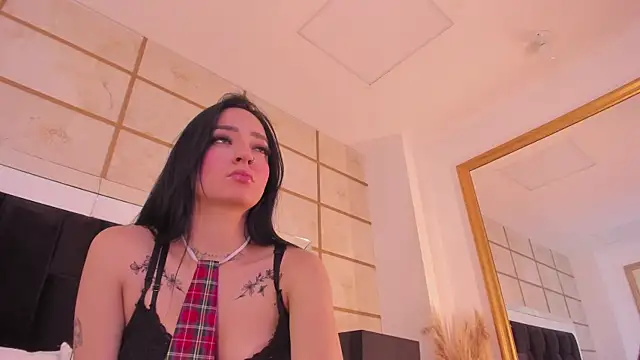 RoxyLior online show from December 23, 2025, 3:59 am