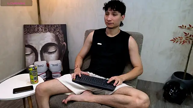 Snapshot of enzo_steel chatting on June 5, 2026, 8:47 pm enzo steel online show from June 5, 2026, 8:47 pm