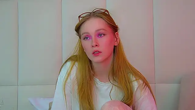 AgataFoxley online show from November 30, 2025, 6:28 am