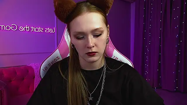 AgataFoxley online show from June 6, 2026, 6:34 pm