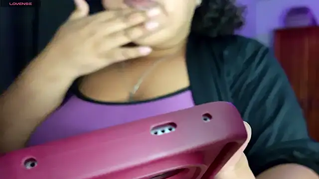 Snapshot of xlatinastar chatting on June 1, 2026, 10:55 pm xlatinastar online show from June 1, 2026, 10:55 pm