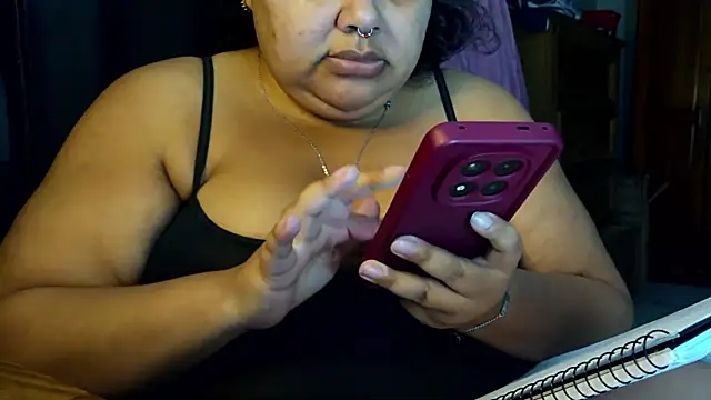 Snapshot of xlatinastar chatting on June 17, 2026, 6:20 pm xlatinastar online show from June 17, 2026, 6:20 pm