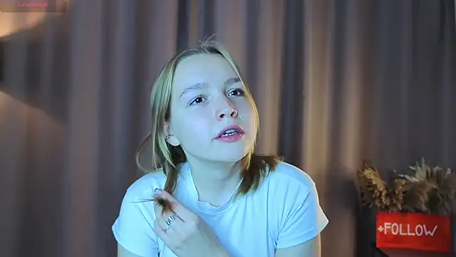 VinnieSerrano online show from September 17, 2025, 1:02 pm