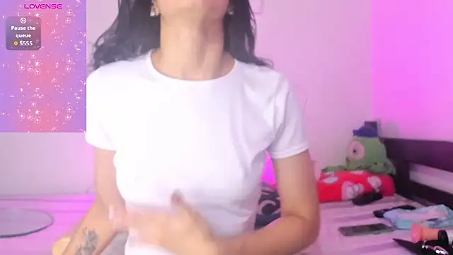 lustlunna online show from December 16, 2025, 1:43 am