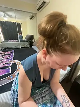 aussiepeaches online show from November 11, 2025, 1:49 am