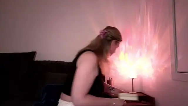 aussiepeaches online show from April 19, 2026, 11:53 am