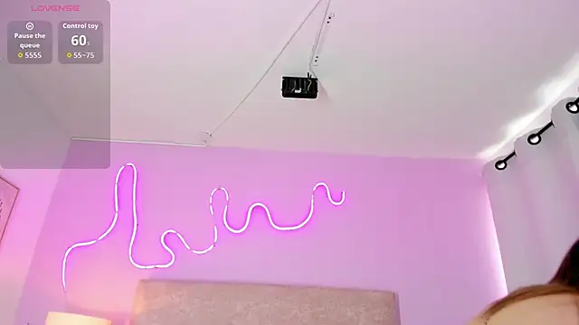 EmaRae1499 online show from October 7, 2025, 4:04 pm