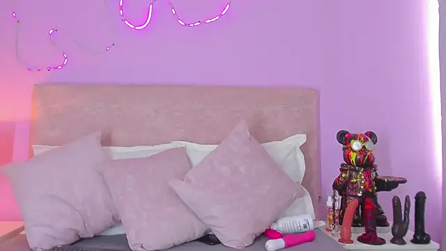 EmaRae1499 online show from January 6, 2026, 7:50 pm