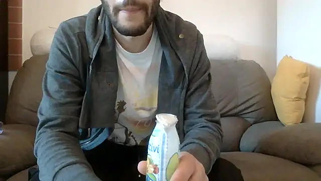 Amicisegreti online show from April 4, 2026, 5:27 am