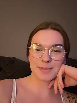 LisaFreier online show from September 11, 2025, 6:30 pm