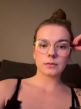 LisaFreier online show from September 12, 2025, 6:52 pm