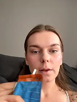 LisaFreier online show from September 14, 2025, 1:32 pm