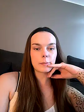 LisaFreier online show from September 21, 2025, 12:07 pm