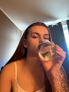 LisaFreier online show from October 6, 2025, 10:45 am