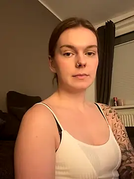 LisaFreier online show from October 26, 2025, 6:14 pm