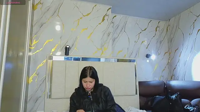 Olivia11  online show from May 22, 2026, 12:44 pm