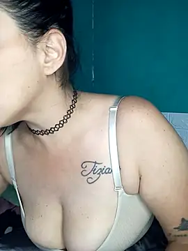 kariciasecreta online show from November 18, 2025, 2:06 am