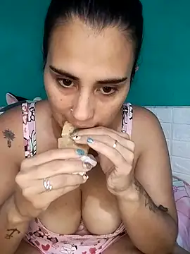 kariciasecreta online show from March 26, 2026, 4:34 pm