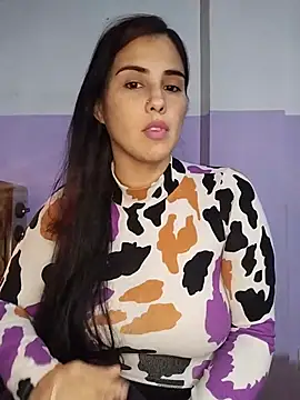 kariciasecreta online show from May 28, 2026, 1:36 am