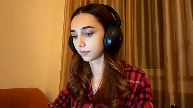 Snapshot of LinaMour chatting on September 17, 2025, 10:22 pm LinaMour online show from September 17, 2025, 10:22 pm