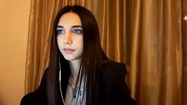 Snapshot of LinaMour chatting on September 20, 2025, 10:11 pm LinaMour online show from September 20, 2025, 10:11 pm