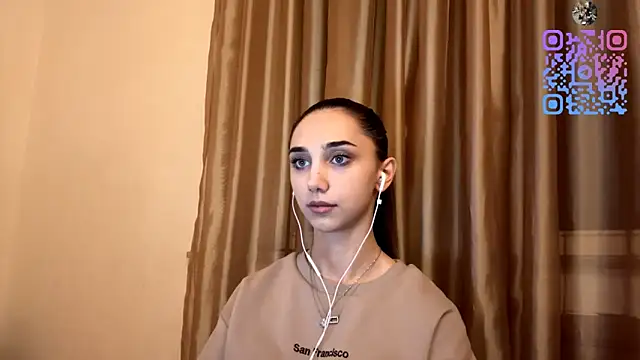 Snapshot of LinaMour chatting on October 17, 2025, 10:01 pm LinaMour online show from October 17, 2025, 10:01 pm