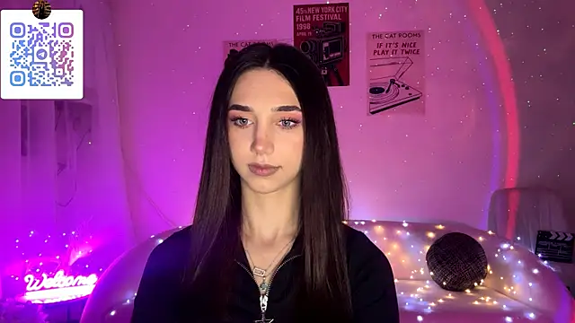 LinaMour online show from April 8, 2026, 10:32 pm