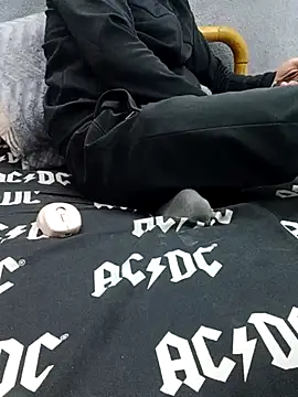 yazinyazin1 online show from December 22, 2025, 7:49 am