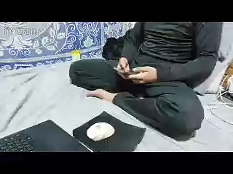 yazinyazin1 online show from February 11, 2026, 5:34 am