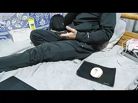 yazinyazin1 online show from February 11, 2026, 6:24 pm