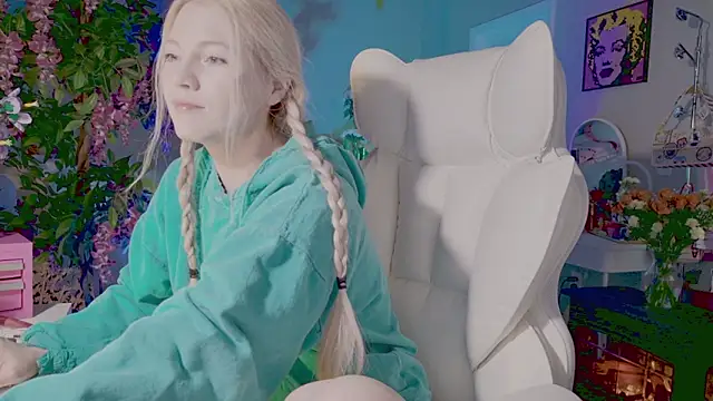 Talulaa online show from April 17, 2026, 9:07 pm