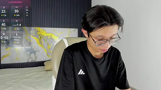 SantiagoRusso18 online show from November 26, 2025, 3:35 pm