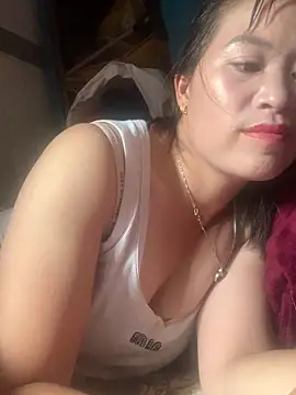 tuyetnhi-00 online show from September 11, 2025, 7:19 am